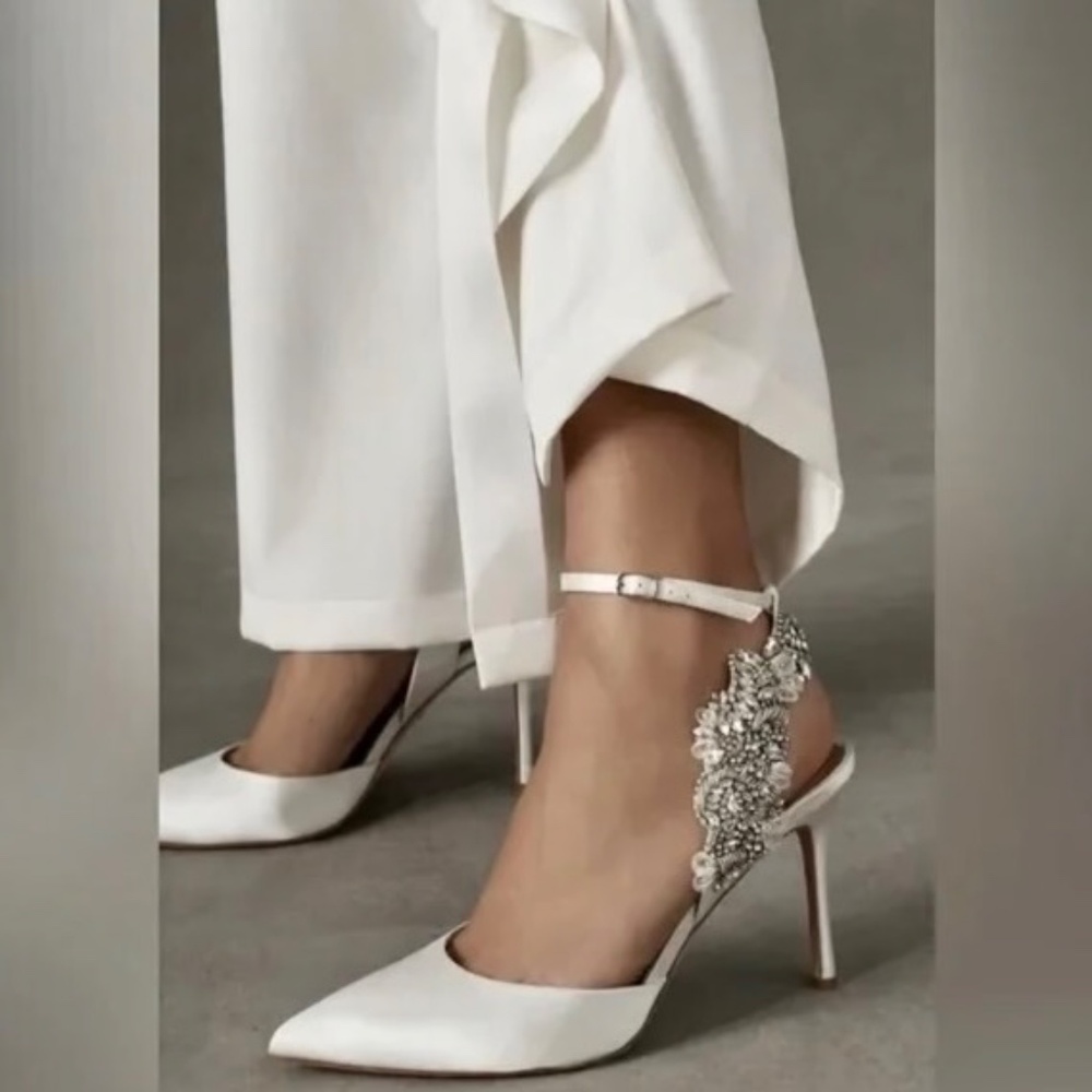 Badgley Mischka White Blanca heels New In Box